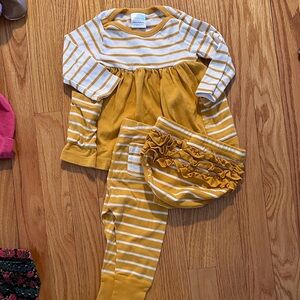 Hanna Andersson Yellow and White Kids Matching Set